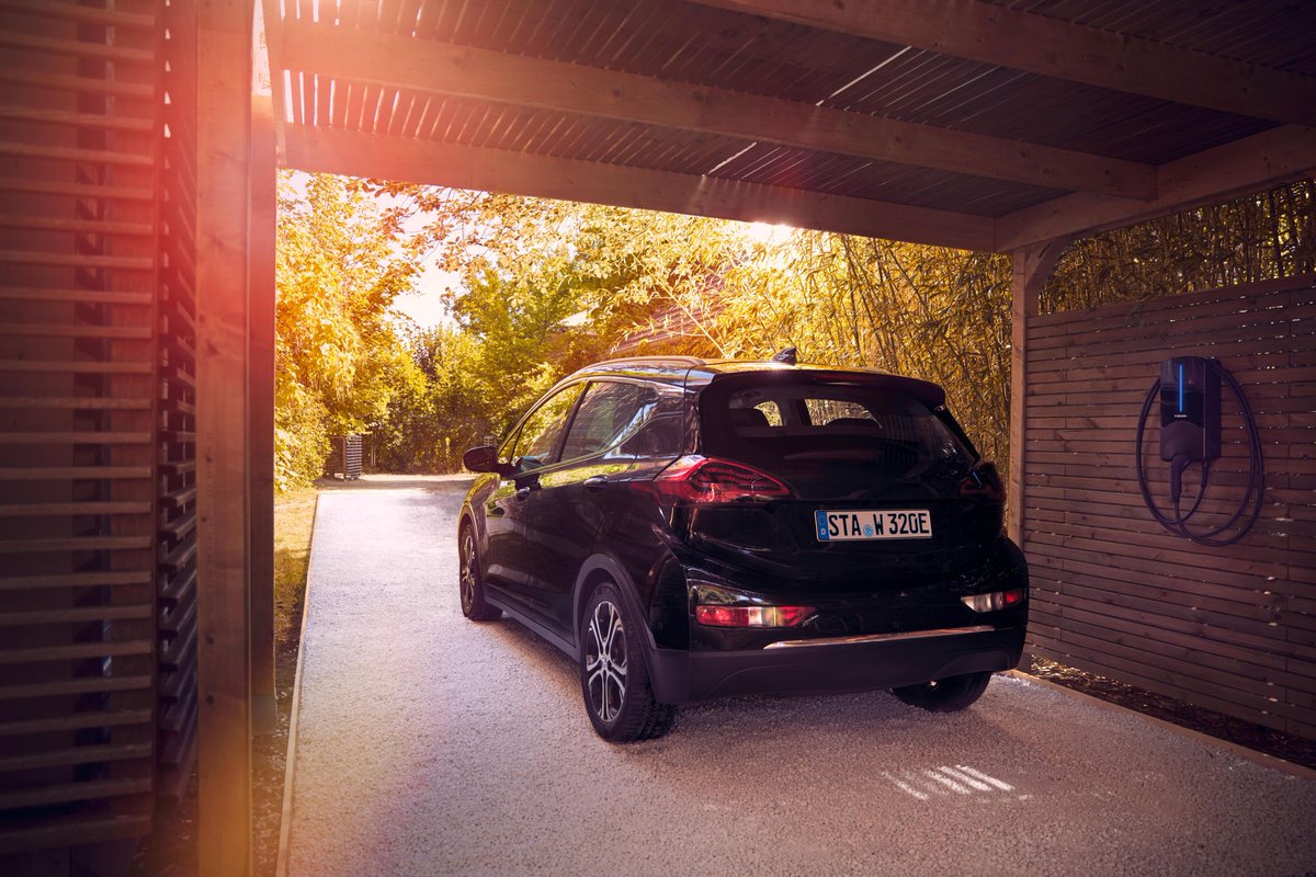 WebastoTurkey's tweet image. Şarj etmek her zamanki kadar saf! #Webasto Pure Şarj İstasyonunun ikinci versiyonu ile müşterilerimize #elektromobiliteye genişletilmiş bir garantinin yanı sıra yeni kullanıcı dostu özelliklerle güvenilir ve uzun süreli erişim sunuyoruz. charging.webasto.com/tr-tr/haberler…