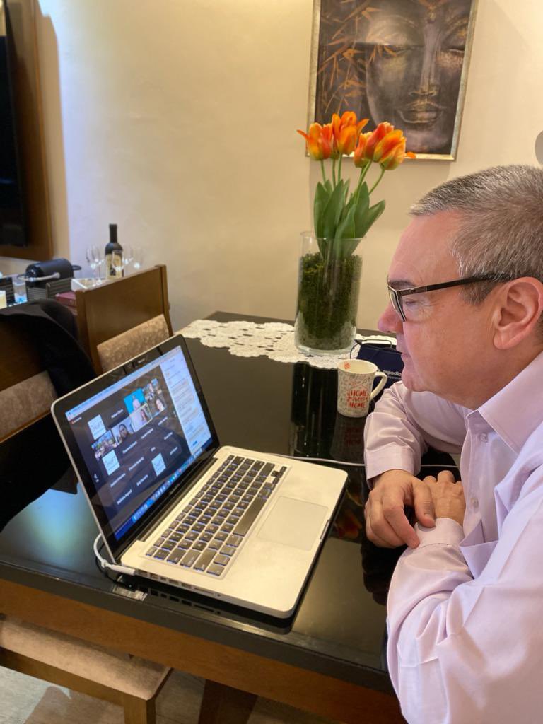 NelsonGoes's tweet photo. O segredo do sucesso na vida é se colocar no lugar do outro. O segredo do sucesso nos negócios é fazer que o outro se coloque no seu lugar. https://t.co/crk2g0rI4V