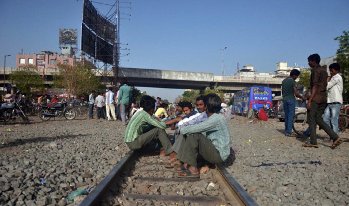 AajeevikaBureau's tweet photo. Continuing our campaign #BeyondTheLockdown, we ask: why were workers forced to leave cities? While the fear of the virus contributed, migrants’ access to basic urban provisioning (housing, water, sanitation, food) is arduous & inadequate as we argue: https://t.co/nasgNGLFl5 (1/n) https://t.co/OYx46udNe6