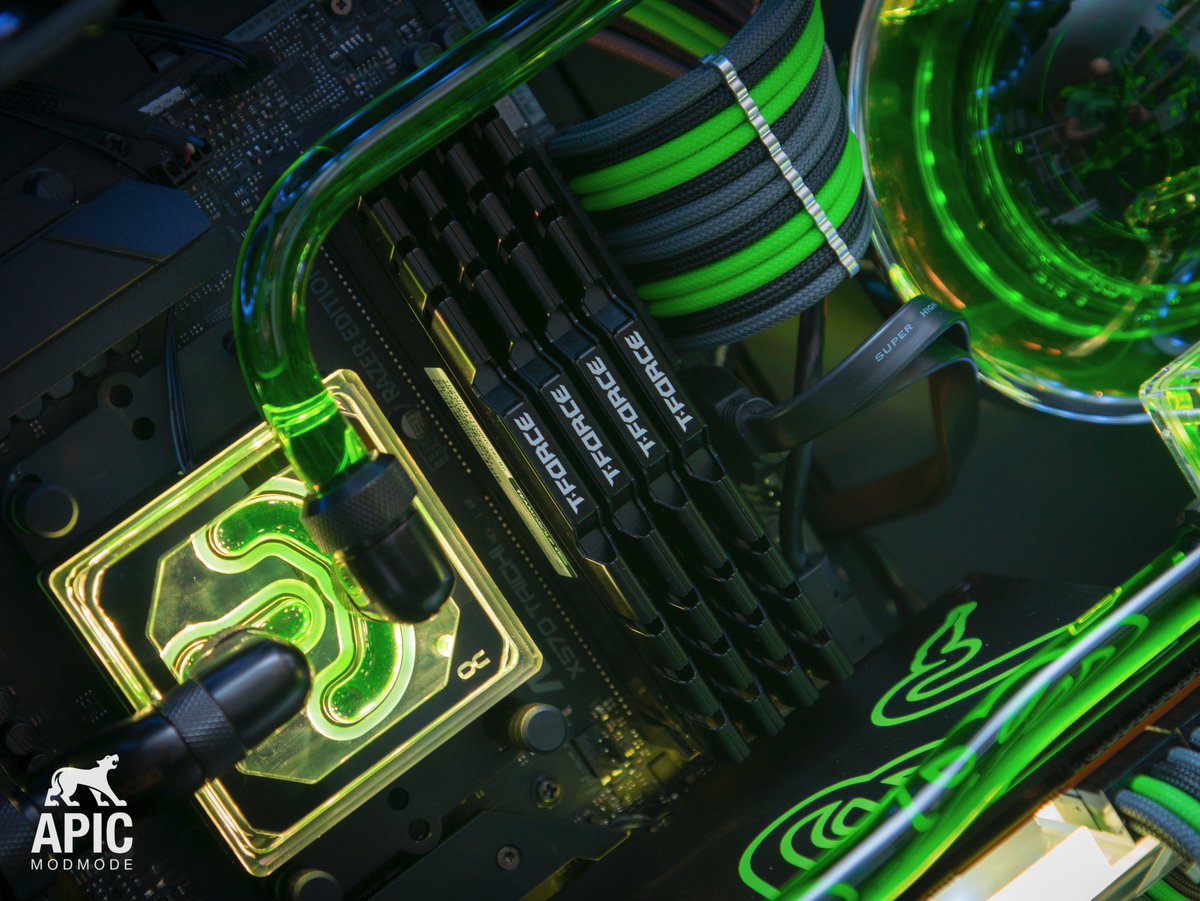 alphacool's tweet photo. APIC - Modmode's project Razer.
Looks awesome!

All water cooling components come from our assortment.
More pictures here: https://t.co/zwBv7SQAJs https://t.co/PbiPKiHvu9
