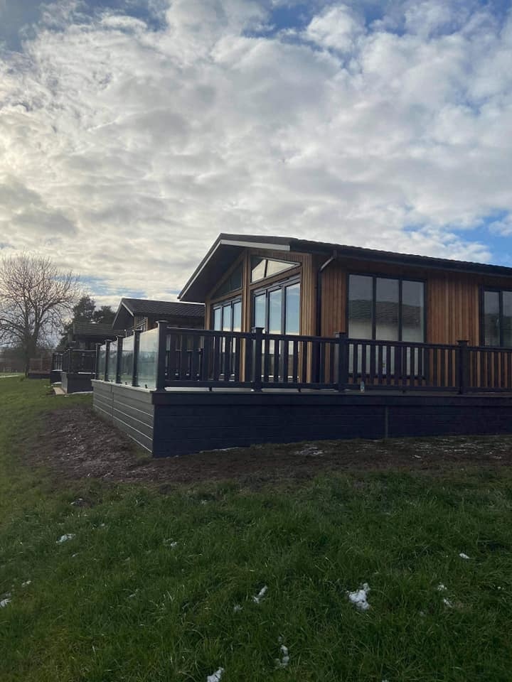 mayfielddecking's tweet photo. Finished shots of this deck by Eurofit at Springfield Fisheries! This Hampton Deck was fitted on a beautiful Prestige Lodge, making this home a stunning, luxurious and high quality home ready for a staycation! 

The customer is over the moon. We can see why! Well done Eurofit 👏 https://t.co/4LXNGChseF