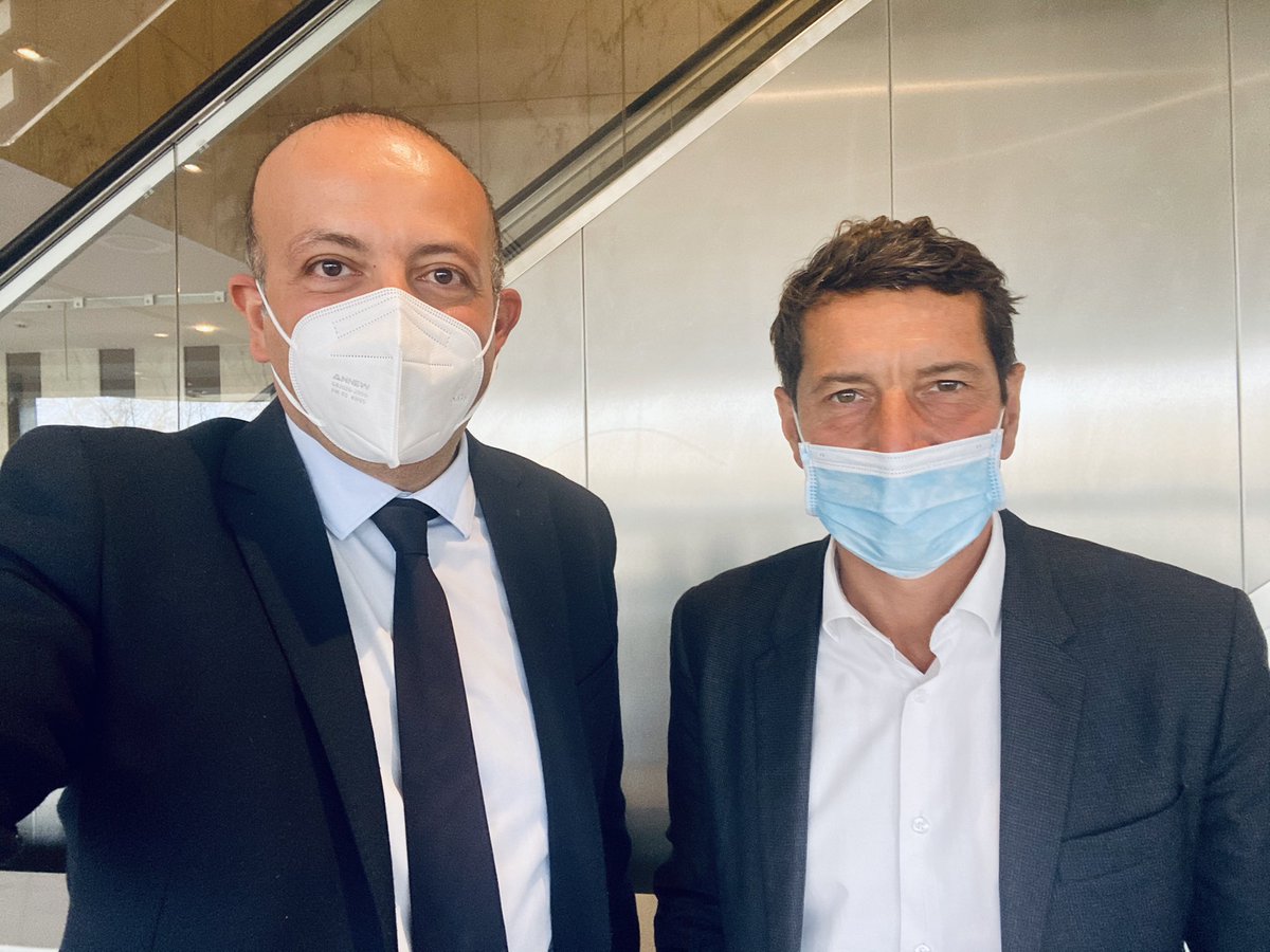 RafikSmati's tweet photo. Ça ne se voit peut-être pas sur la photo, mais @davidlisnard et moi sourions derrière nos masques. Nous sourions, parce que nous sommes combatifs, et surtout, parce que nous avons foi en l’avenir ! https://t.co/jNqiWdinOZ