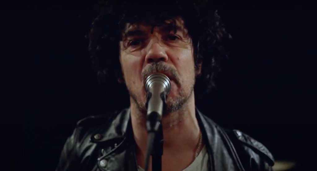 Rolling Stone France (@rollingstonefra) on Twitter photo #EXCLU – « Crocodile » : bol d’air pop signé <a href="/yarolpoupaud/">Yarol Poupaud</a> !
Nouveau single à l'écoute : bit.ly/3vY5kYP #EXCLU – « Crocodile » : bol d’air pop signé <a href="/yarolpoupaud/">Yarol Poupaud</a> !
Nouveau single à l'écoute : bit.ly/3vY5kYP