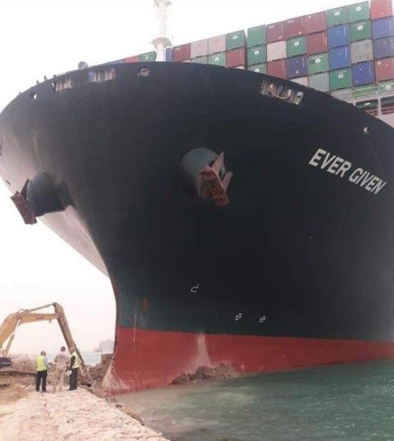 Nextlevelinfo's tweet photo. Ever Given could block Suez Canal for days with knock-on impact for European ports and potential container shortages - #containers #containershipping #shipping #cargo #freight #trade #supplychain #logistics #nextlevelinfo @container_news https://t.co/F3RV6ZyLpc https://t.co/i7DNWep7hx