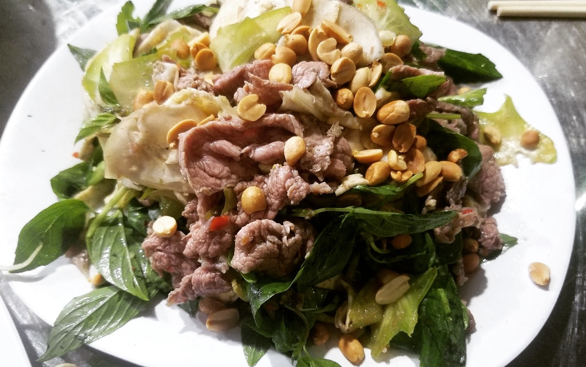 ntvblog's tweet photo. Gỏi bò #beefsalad #beefsalads #goibo #bòbópthấu #bobauthau #beef #salad #foodandwine #foodstagram #foodandtravel #amazingfood #asianfoodporn #asianfood #asianfoodie #deliciousfood #saigonesefood #saigonfood #hochiminhfoodie #hochiminhfood #vietnamesefood https://t.co/TcPZuJAWPx