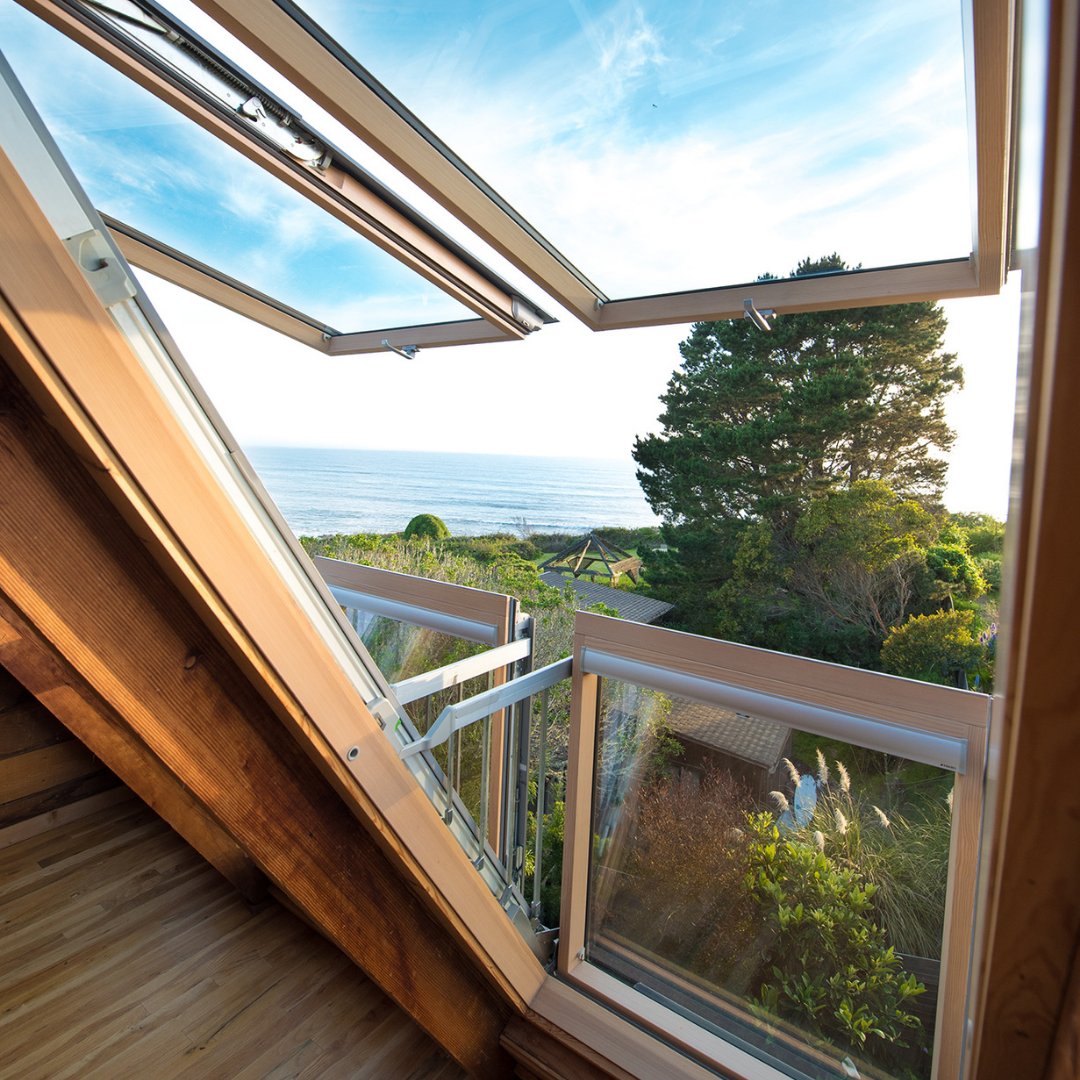 fakrogb's tweet photo. Extend your space with a Balcony Window...🏠🌳

Balcony windows are an innovative large roof window featuring an additional window that opens up into a balcony that has side safety barriers built-in.

Find out more here: https://t.co/bq13EH6RYo

#balconywindow #FAKRO #FAKROGB https://t.co/rBDP6CJ30e
