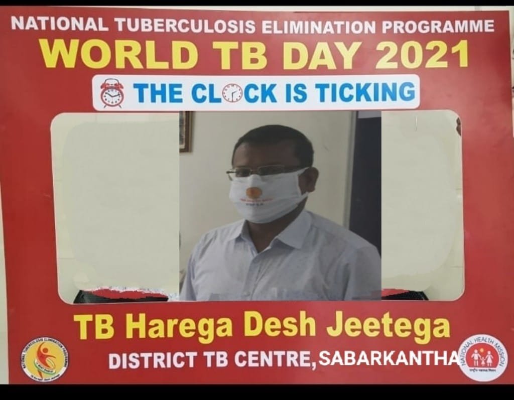 CdhoSabarkantha's tweet photo. #Selfiewithmask #tbend
@CdhoSabarkantha &amp; #Dto sabarkantha 
  participate to #TBHaregaDeshJeetega  campaign and share his picture with wearing mask to spread awareness on #TB and #COVID19 https://t.co/wY3JWKrBYX