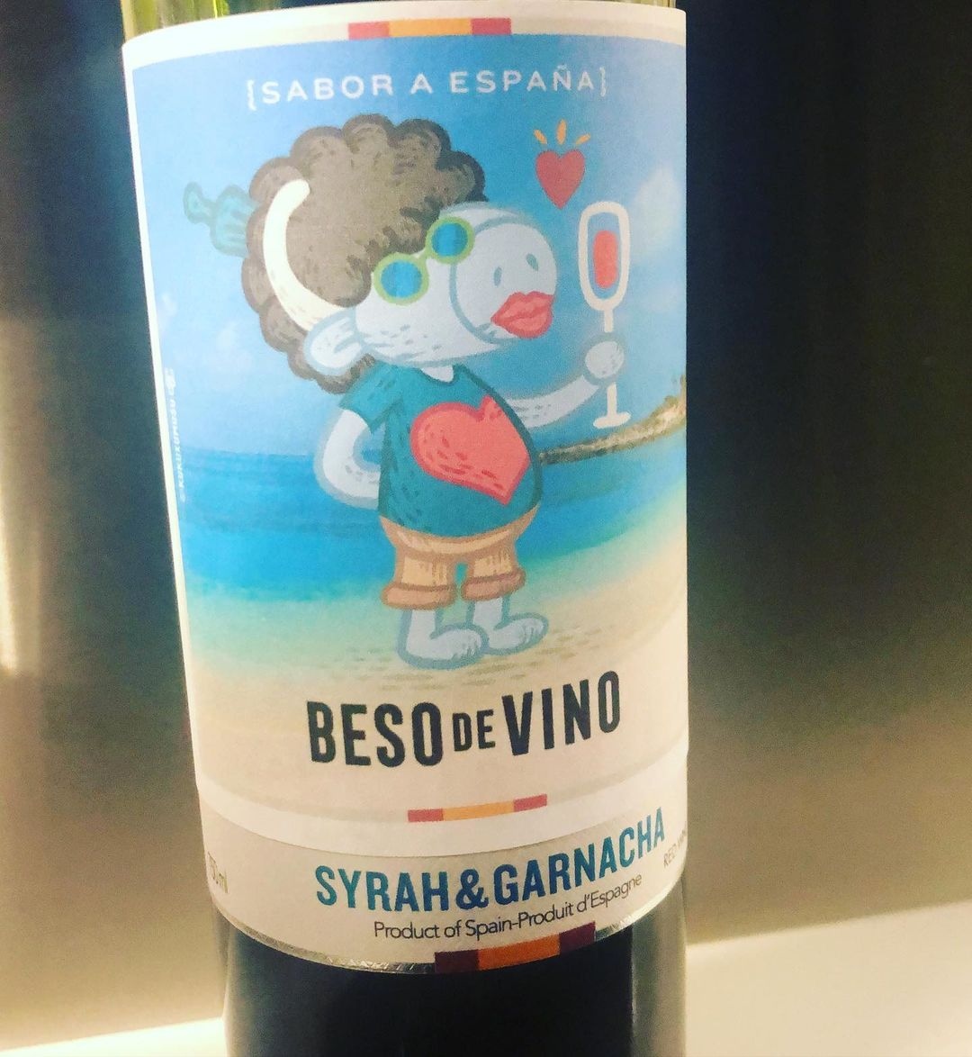 BesodeVino's tweet photo. 🇺🇸 When you make a great discovery, you have to tell about it. This is what @mywineplaylist has done. "Antonio" has now a new friend.
.
#Repost @mywineplaylist (from Instagram)
Just discovered this cute Spanish wine. 🍷
Beso de Vino means “Kiss of Wine” 💋 https://t.co/tLbvfyokAg