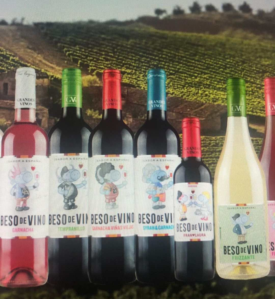 BesodeVino's tweet photo. 🇺🇸 When you make a great discovery, you have to tell about it. This is what @mywineplaylist has done. "Antonio" has now a new friend.
.
#Repost @mywineplaylist (from Instagram)
Just discovered this cute Spanish wine. 🍷
Beso de Vino means “Kiss of Wine” 💋 https://t.co/tLbvfyokAg