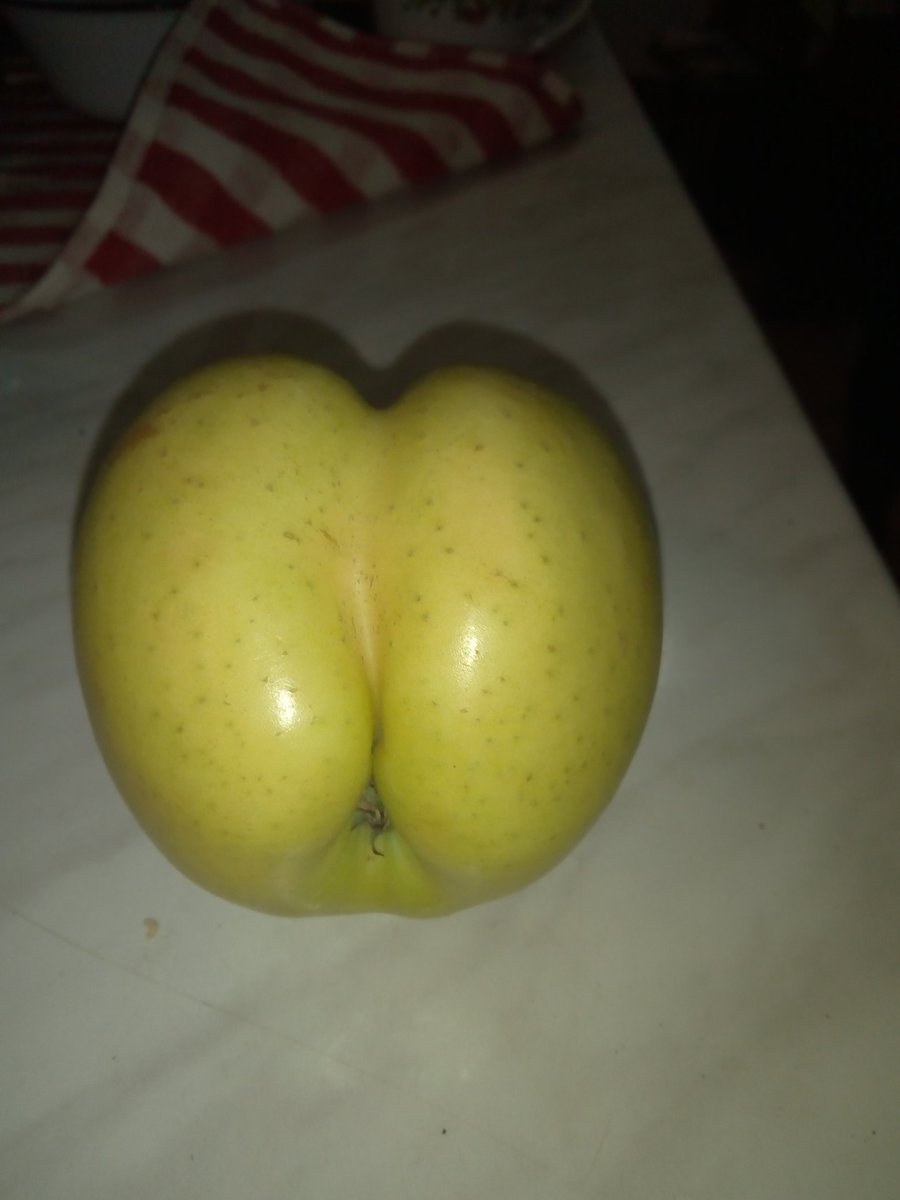 dindan50's tweet photo. Ce-mi plac mere 🍏🍏🍏 https://t.co/z251dtpVu5
