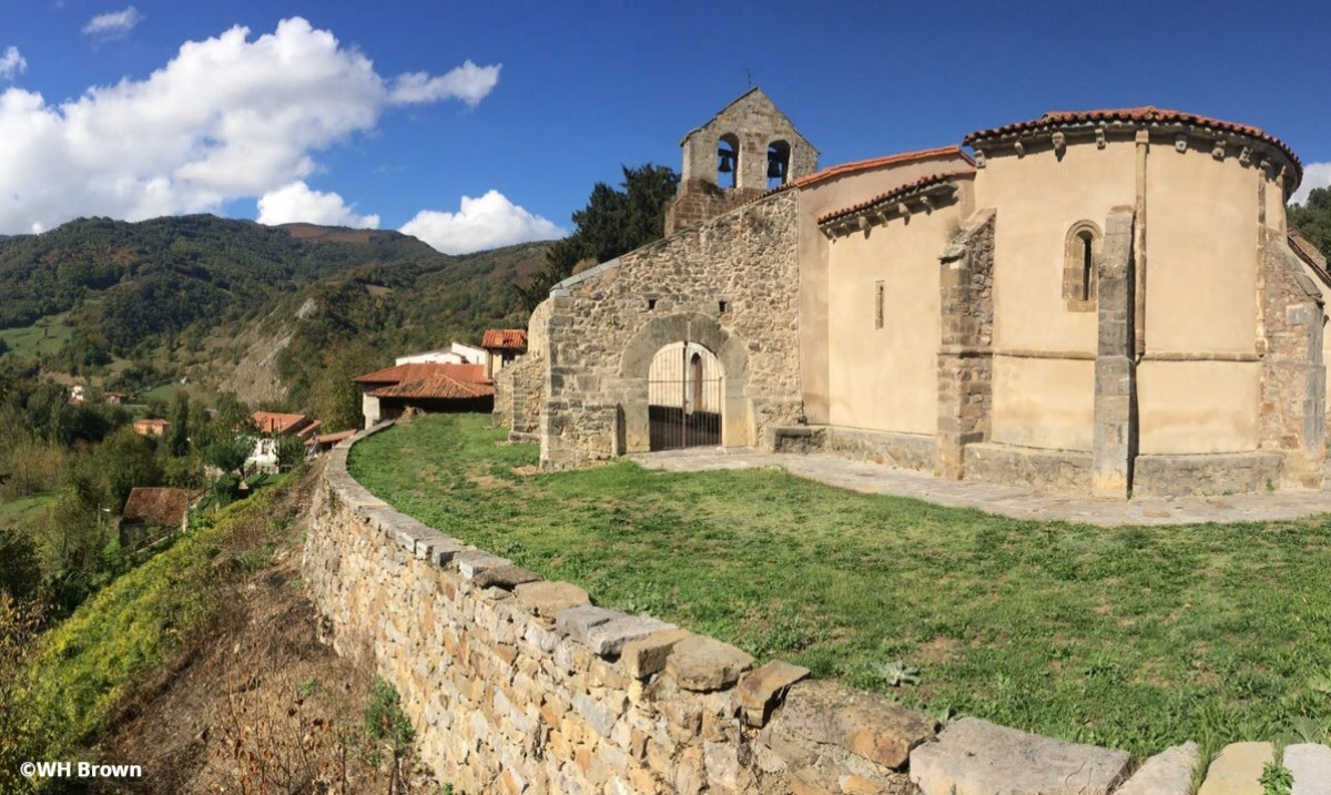 Por su historia, por su emplazamiento, por su encanto... la iglesia románica de San Juan de Rumiera ¡nos fascina! 😍