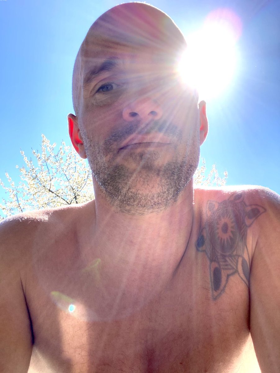 TheChickenBabe's tweet photo. Bonne journée à tous #printemps https://t.co/ZAHRVJzl9n