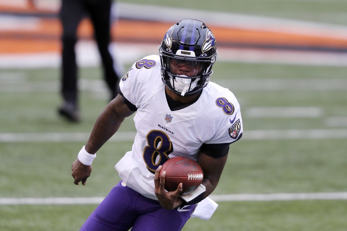 PFF's tweet photo. Players w/ 3 RUSH TDs of 30+ yards in 2020:

🔸Derrick Henry
🔸Lamar Jackson https://t.co/SC3T6LKduM