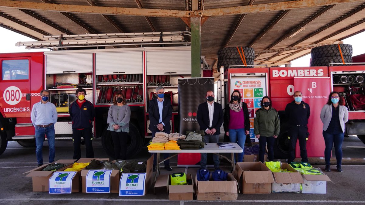 cmar_ib's tweet photo. 🤝 L’@ibanat_IB, el @ConselldeMca i l'@ajuntpalma   participen en una donació de material al @FonsMallorqui de Solidaritat i Cooperació, que es destinarà a Nicaragua, el Marroc i el Sàhara

📦L’IBANAT ha donat 241 caixes de roba d’uniforme

🔗Més info: https://t.co/Ze3yGVTpFq https://t.co/991OqjE9qc