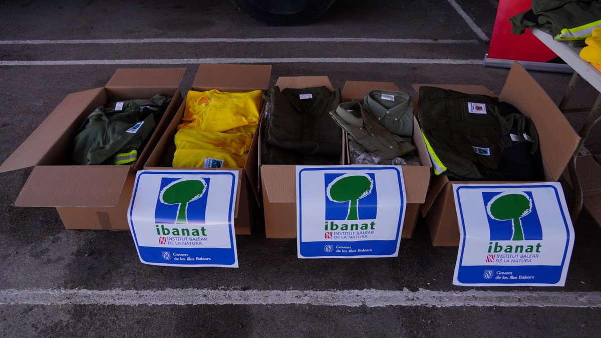 cmar_ib's tweet photo. 🤝 L’@ibanat_IB, el @ConselldeMca i l'@ajuntpalma   participen en una donació de material al @FonsMallorqui de Solidaritat i Cooperació, que es destinarà a Nicaragua, el Marroc i el Sàhara

📦L’IBANAT ha donat 241 caixes de roba d’uniforme

🔗Més info: https://t.co/Ze3yGVTpFq https://t.co/991OqjE9qc