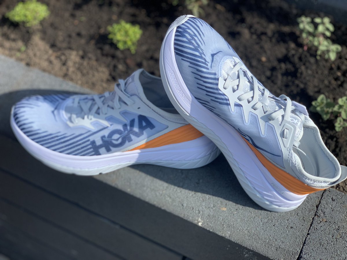pietvoorkika's tweet photo. Mijn nieuwe hardloopschoenen: HOKA ONE ONE CARBON X SPE : Special Edition for a Special Run op 25-03-2021
#runsolo #45km #47km #specialedition #specialrun #hokaoneonecarbonx #hokaoneone #KiKa #runforkikamarathon #saffier #teamBerend https://t.co/DnhX5X8lMi