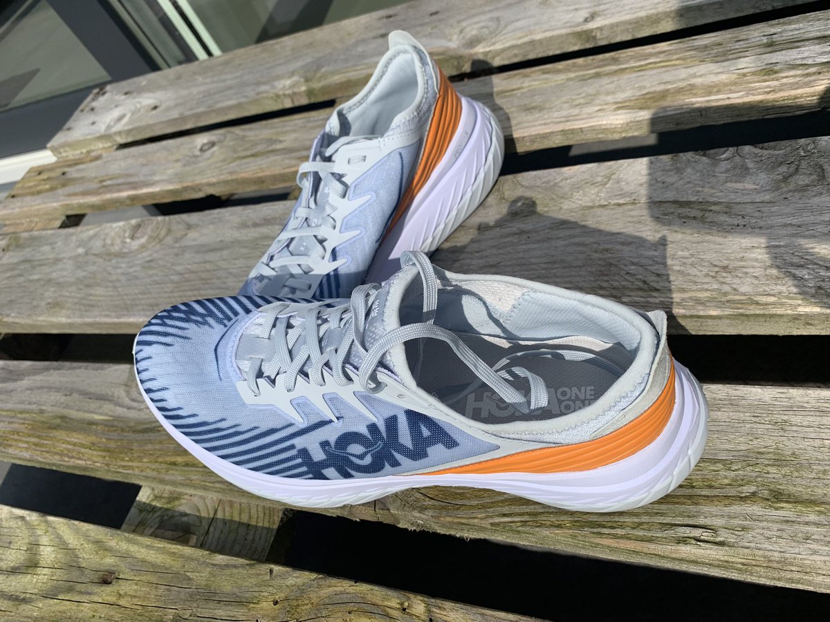pietvoorkika's tweet photo. Mijn nieuwe hardloopschoenen: HOKA ONE ONE CARBON X SPE : Special Edition for a Special Run op 25-03-2021
#runsolo #45km #47km #specialedition #specialrun #hokaoneonecarbonx #hokaoneone #KiKa #runforkikamarathon #saffier #teamBerend https://t.co/DnhX5X8lMi