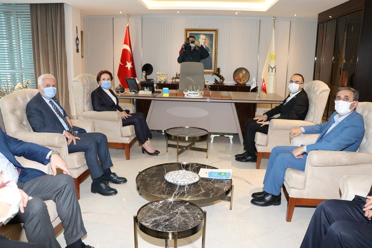 Genel Başkanımız Sayın İshak Sağlam, İYİ Parti Genel Başkanı Sayın Meral Akşener’i ziyaret etti. Basına kapalı gerçekleşen ziyarette yeni anayasa hakkında görüş alışverişinde bulunuldu. #HÜDAPAR