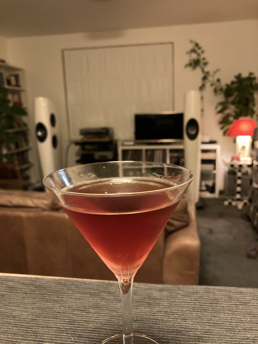 AnantDeboor's tweet photo. Ok, #NationalCocktailDay and #HappyHumpDay combined. So a Negroni and Smokie on those epic KEF Blades. @KEFAudio @MacCocktail https://t.co/QdNfUU03uL