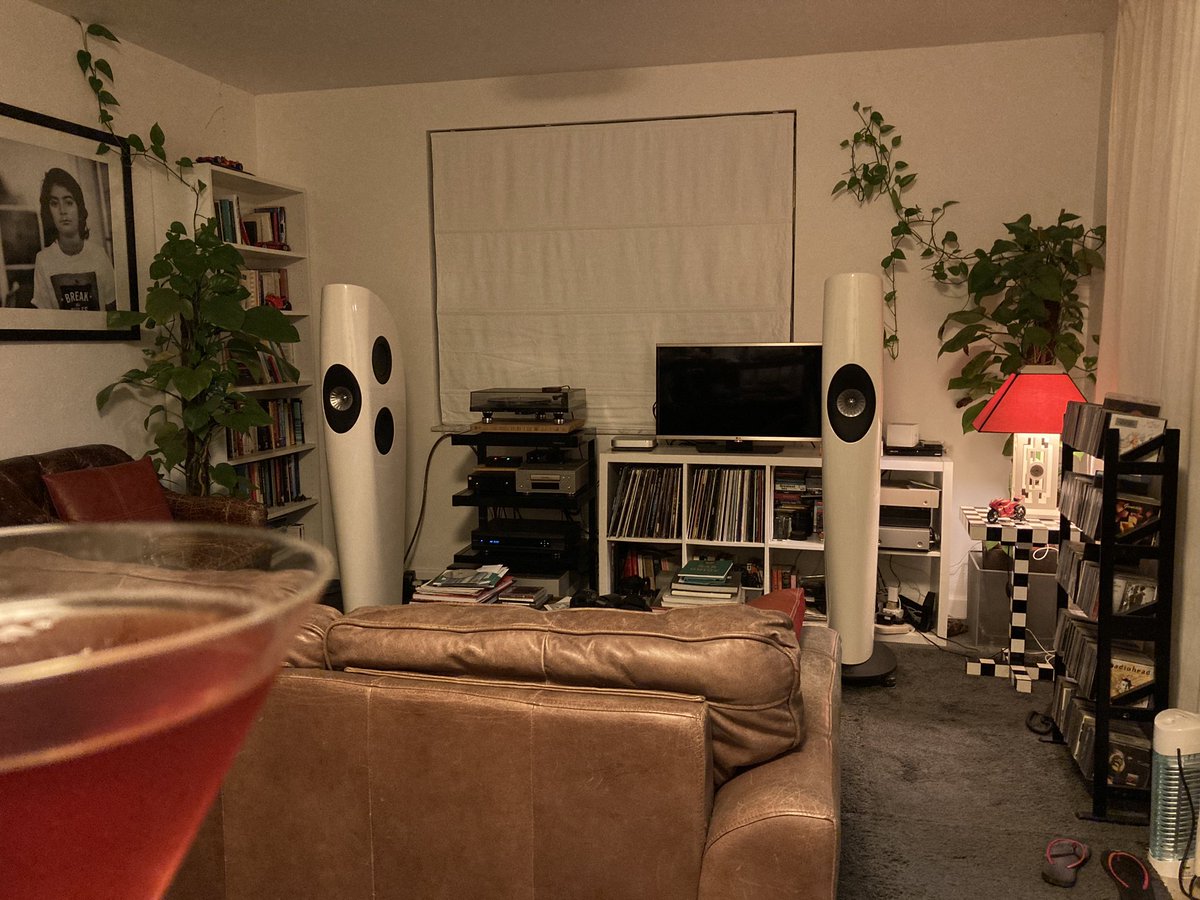 AnantDeboor's tweet photo. Ok, #NationalCocktailDay and #HappyHumpDay combined. So a Negroni and Smokie on those epic KEF Blades. @KEFAudio @MacCocktail https://t.co/QdNfUU03uL