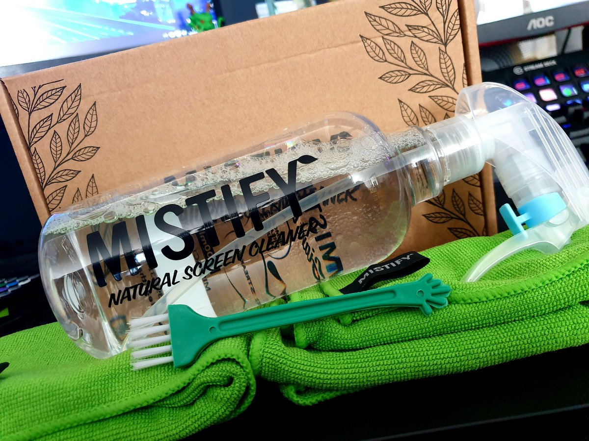 OMA_Monster's tweet photo. Never in all my years have I been so damn happy with a cleaning product.

But damn Mistify is legit a godsend, I cleaned every screen in my house, then the glass on my pc case and they all came out flawless.

Best 15 quid I ever spent 

@cleanthatscreen https://t.co/DV3bnESmIp