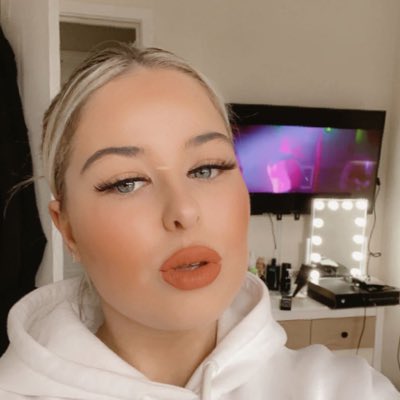 leahadelesteele's tweet photo. #NewProfilePic https://t.co/DktFc8RjAT