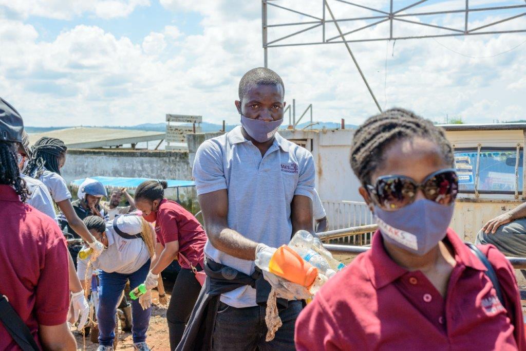 MMAKS_Advocates's tweet photo. We joined @theflipflopi in a clean- up of the Ggaba Landing site to help spread the message of proper plastic and waste management awareness for the community. @alnafrica https://t.co/zSBy0LZQfU