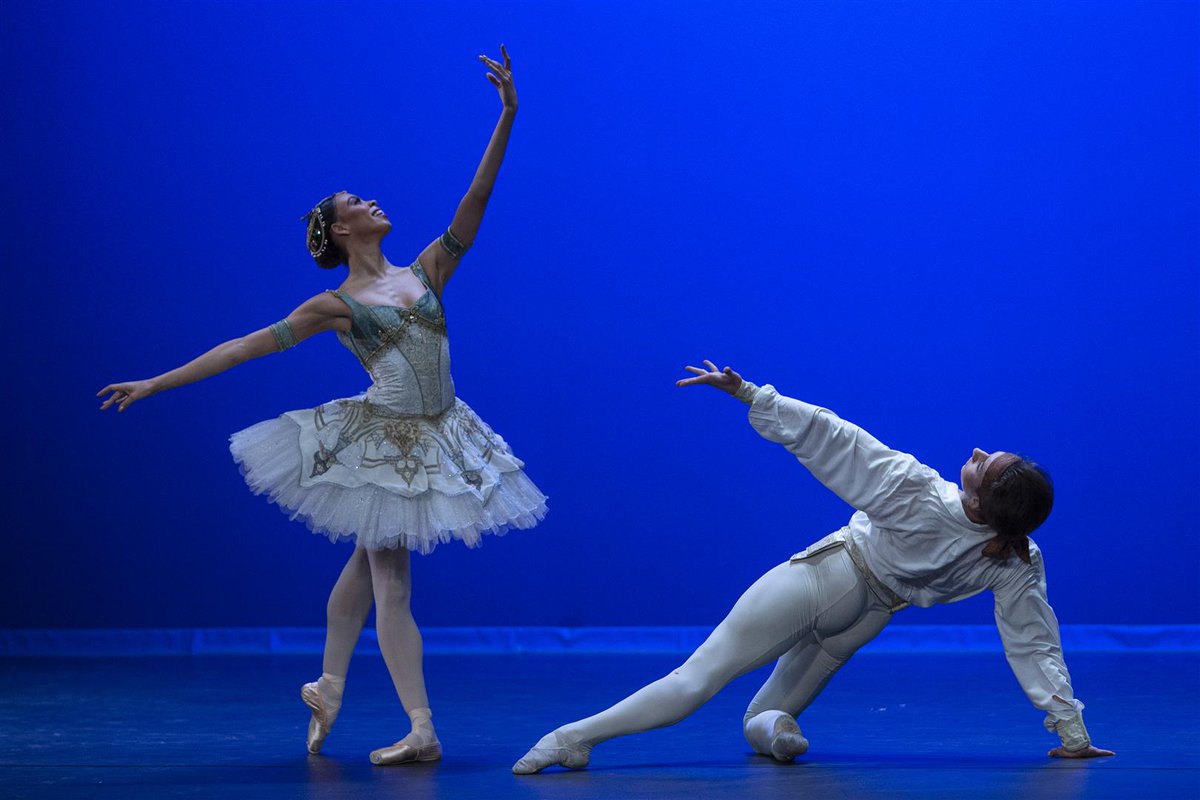 LaFACT_Cultural's tweet photo. [PREMIS] El Centre Cultural Terrassa opta a 6 NOMINACIONS de #dansa dels Premis de la Crítica 2020 amb aquests espectacles:

- Lucía Lacarra &amp; Matthew Golding
- Ballet de l’Òpera de Viena
- Ballet de Biarritz 
- 3a Gala de Ballarins Catalans al Món

#premisdelacritica https://t.co/dYg87XLGFL