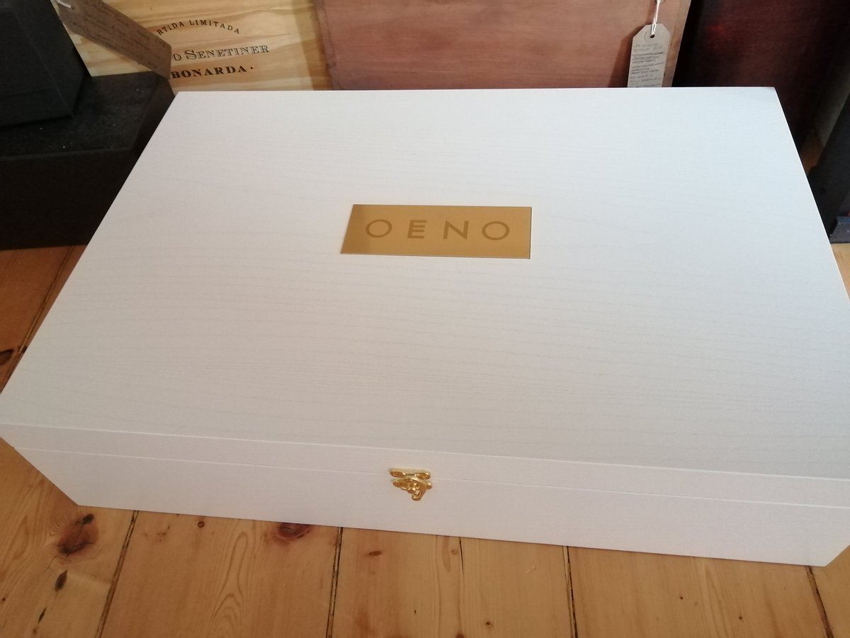 Well, this must be the most luxurious set of samples I've received, ever. Well done <a href="/OenoOfficial/">O E N O</a> 
And the in-person delivery really is a nice touch.

Can't wait for the tasting tomorrow

#oenoathome

#wine
#tastingshit 
#finewine
