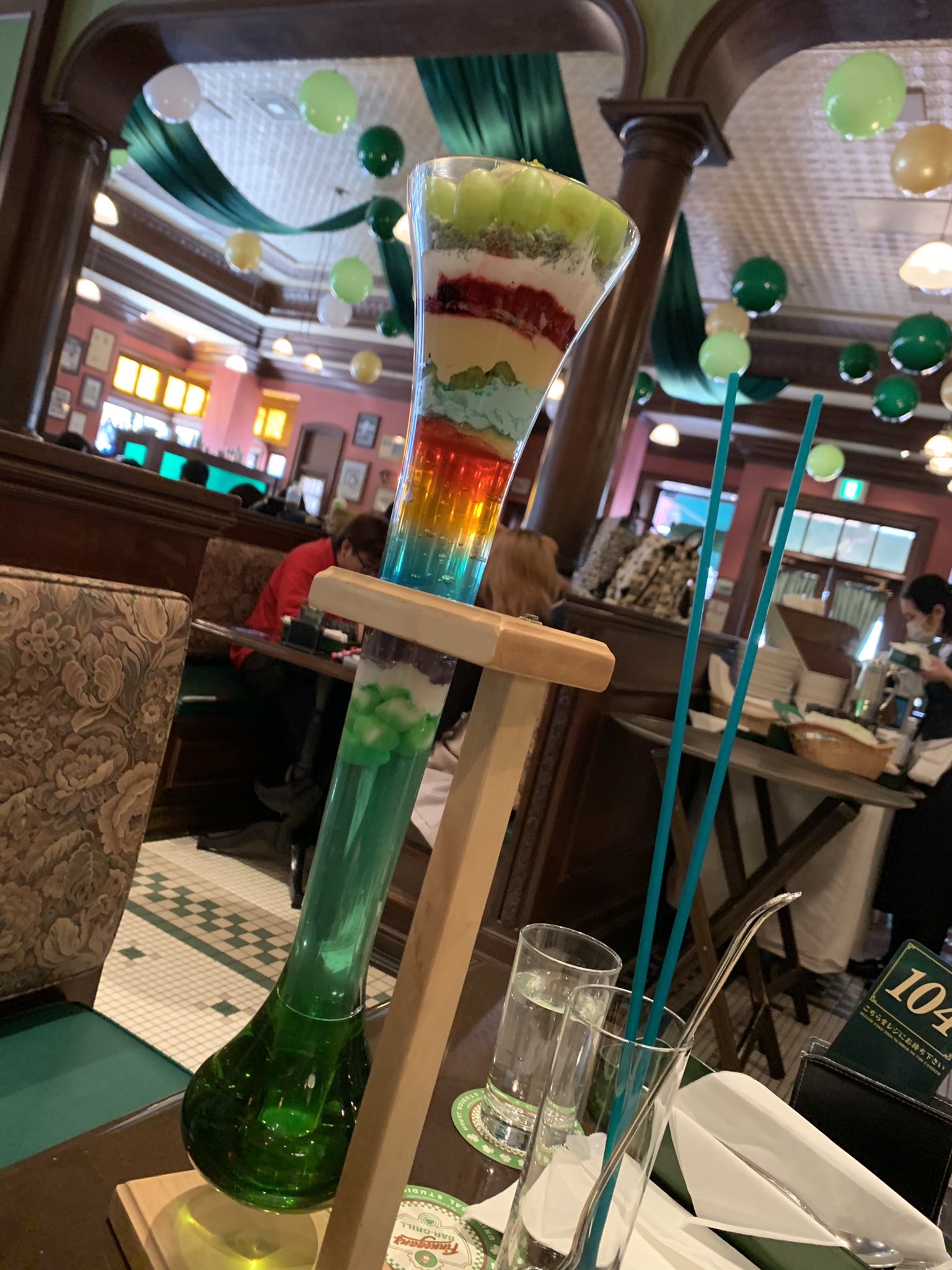 竹本 舞愛 Finnegansbarandgrill フィネガンズバーアンドグリル アイリッシュセット ハーフヤード レインボーパフェ 食限定 デカすぎ セントパトリックス デー 3月17日 周年 Usj ユニバ 盛り上げよ T Co Iy7mlzn0qj Twitter
