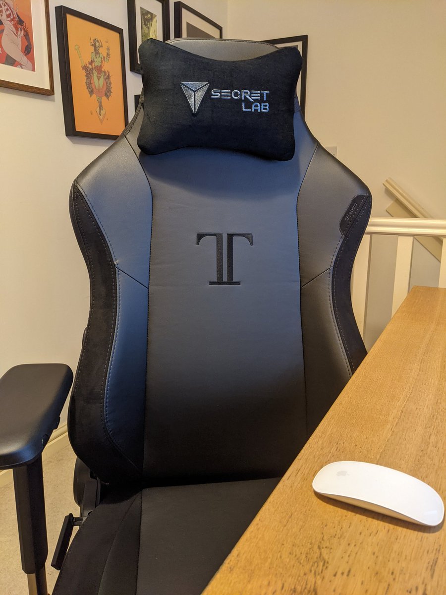 roberole's tweet photo. If you work long hours from home I recommend this chair. No more back pain! #secretlab https://t.co/34kM6orFWX