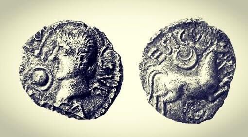 StoneaStory's tweet photo. Iceni coin, “SVB ESVPRASTO ESICO FECIT” - “under Esuprastus Esico made (this)" - Latin. It’s believed Esuprastus was Prasutagus, & Esuprastus is a compound name, "Esu-" derived from god Esus = “lord", "Prasto-" meaning "under Lord Prasto-". #hccprojects #hccprojectsvirtualmuseum https://t.co/3mbGVXZPnJ