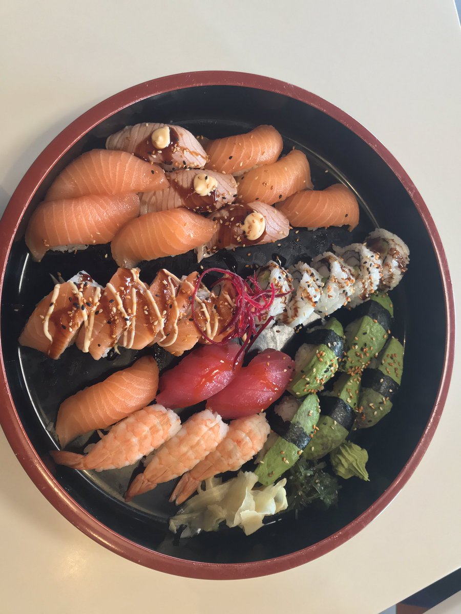 GraceTEriksson's tweet photo. Midweek Sushi cravings: satisfied ๐ฑ Ordered a family platter for sharing, of course ๐
#ChopChopAsianRestaurant #Sushi #SushiInSweden #AsianFood #AsianFoodSweden #AsiatiskMatSverige #JapaneseFood #AsianFastFood #MidweekCravings #MidweekTreat #MidweekSushi #JapanskMat https://t.co/OVetK7Pa8H