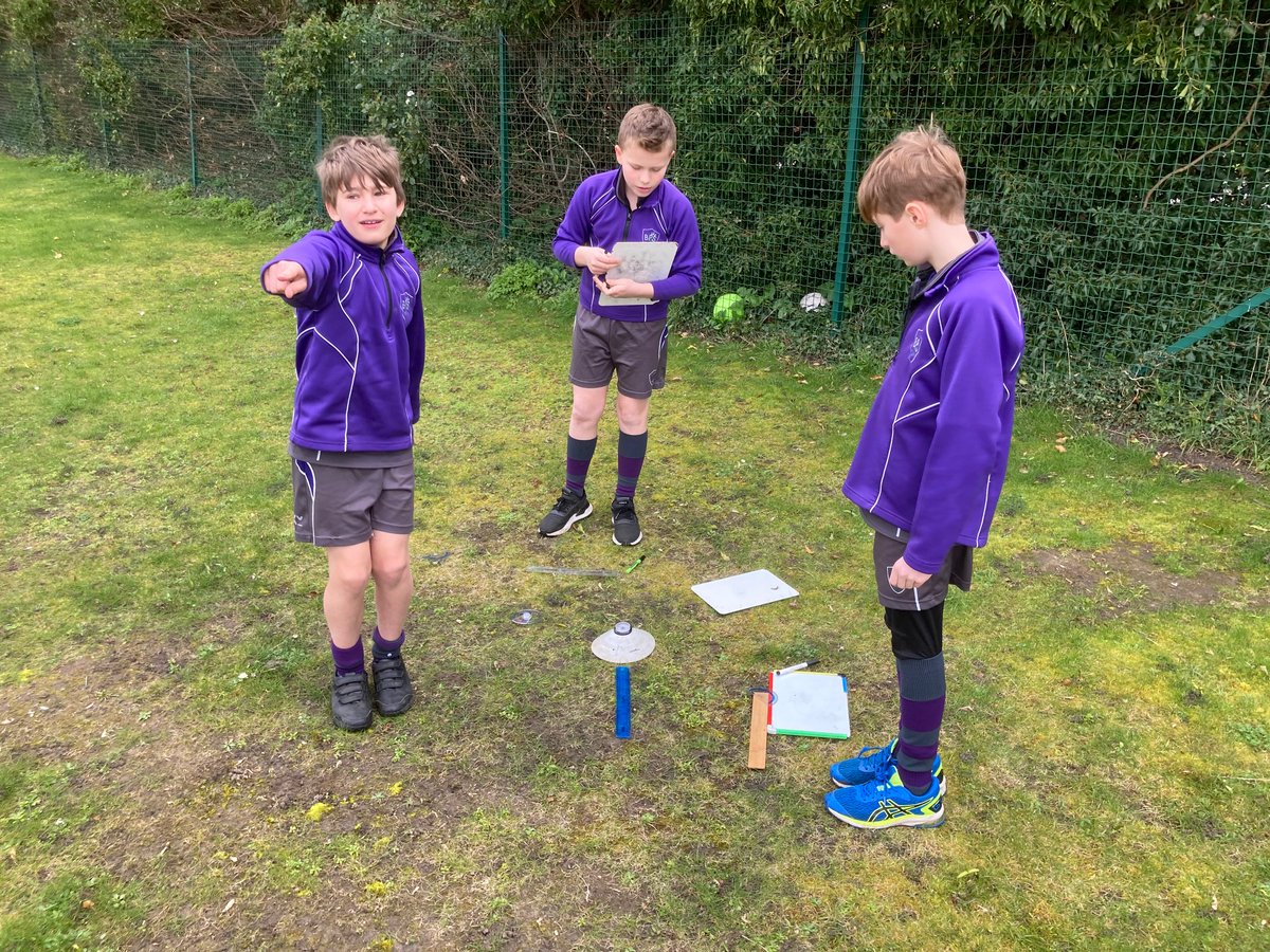 BansteadPrep's tweet photo. #Year6 are measuring and giving bearings to navigate the front field. #BPS_Maths #practicalmaths #EducationwithCharacter #STEM https://t.co/RitWW5Lozy