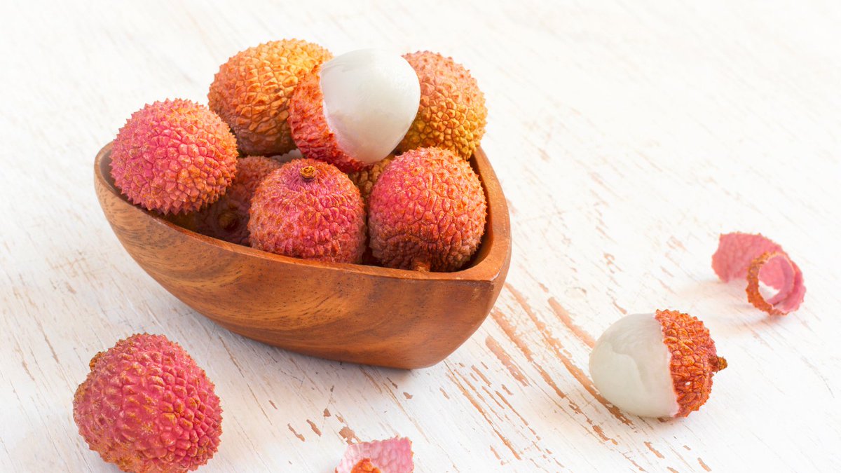 topfruitbytes's tweet image. Who's a fan of lychee? Lychees are a fantastic source of fibre and Vitamin C. #lycees