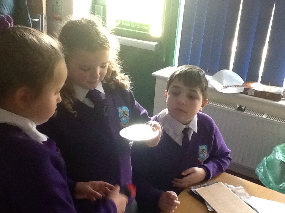 ourladyqop's tweet photo. Year 3 scientists #ourladyqop #science #reflectivesurfaces https://t.co/l426N9K8hU
