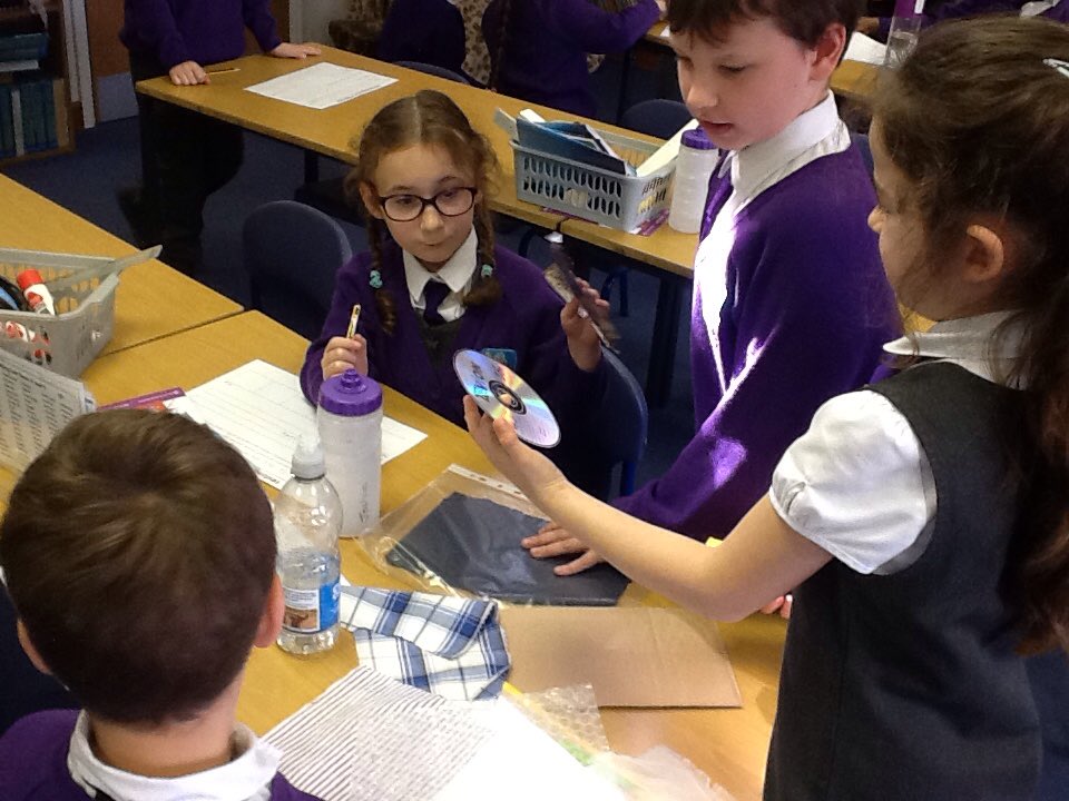 ourladyqop's tweet photo. Year 3 scientists #ourladyqop #science #reflectivesurfaces https://t.co/l426N9K8hU