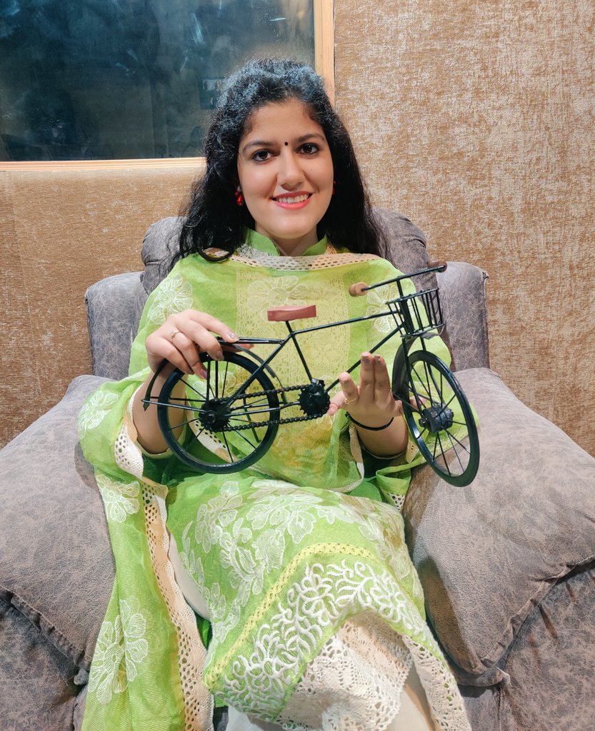chahatmalhotra_'s tweet photo. If you still haven't checked out my recent rendition for @samajwadiparty
Please click on this link:
https://t.co/RaIh7M7Jgi
#akhileshjidobara
#22me🚲 https://t.co/3Cn7eG8qkO