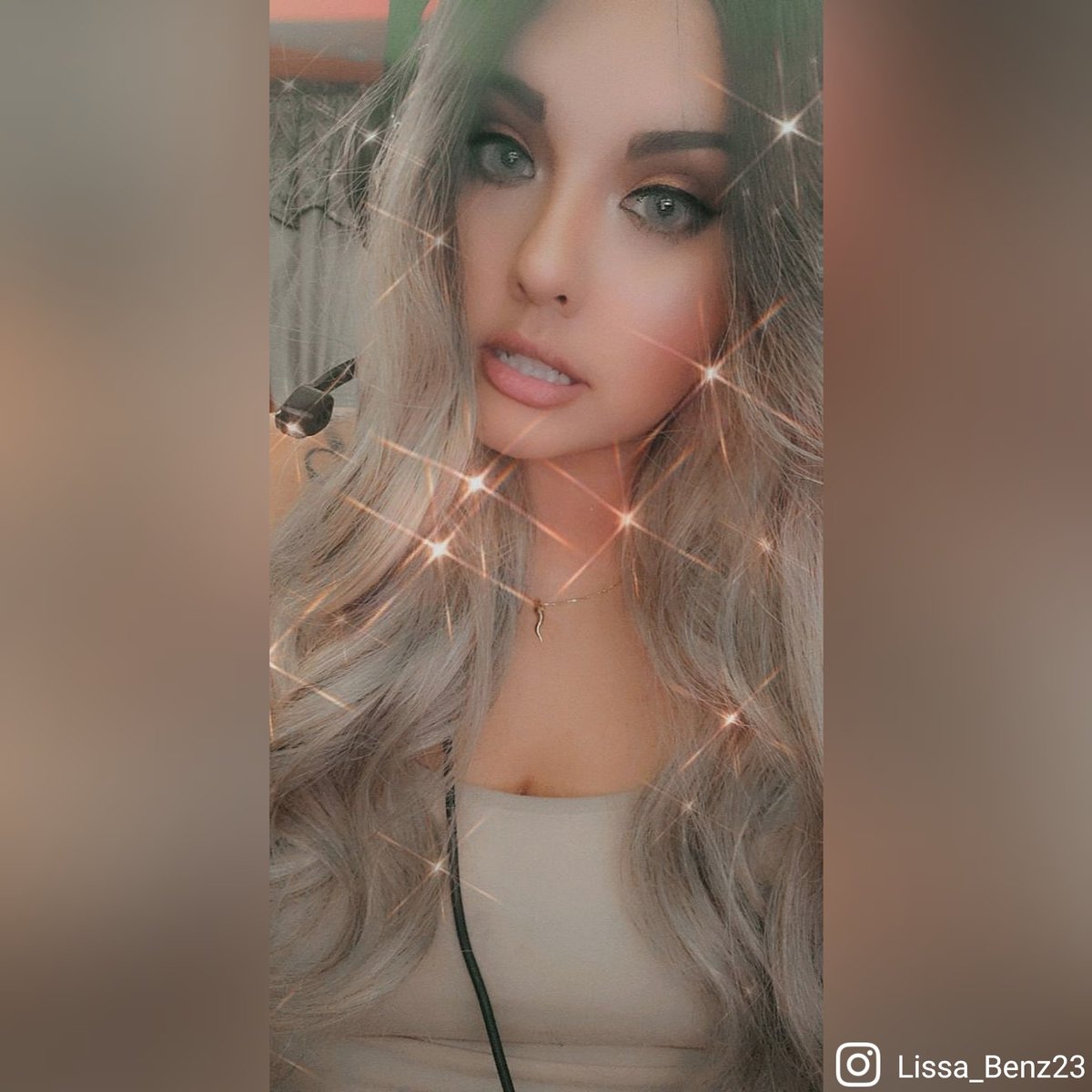 LissaBenz23's tweet photo. Follow me on Insta? 👀🤷‍♀️ 

IG: Lissa_benz23

#Xbox #GamerGirl #TryHard #XboxAmbassador #EpicPartner #Sweat #RogueCompany #BadBitch #QueenRoyalty #RoyaltySquad #SquadGoals #Sweat #Dubs #ItsWhatIDo #LetEmSweat #XboxGirl #UseMyCreatorCode XQUEENROYALTYX #MerchLinkInBio https://t.co/UPCdfQ0xVq