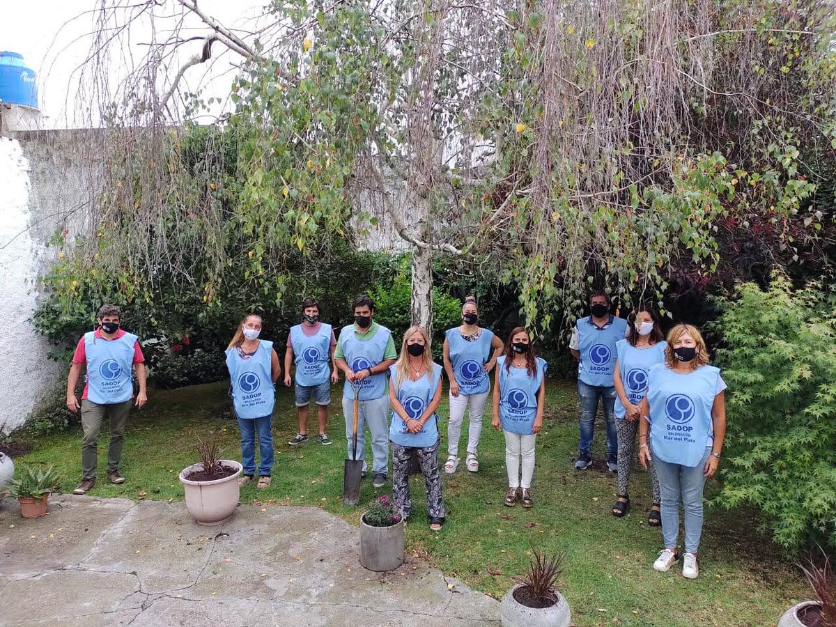 SolsonaRomina's tweet photo. Desde Sadop Mar del Plata #PlantamosMemoria #45AnosDelGolpeGenocida #Son30Mil https://t.co/fZRW7VBXvZ