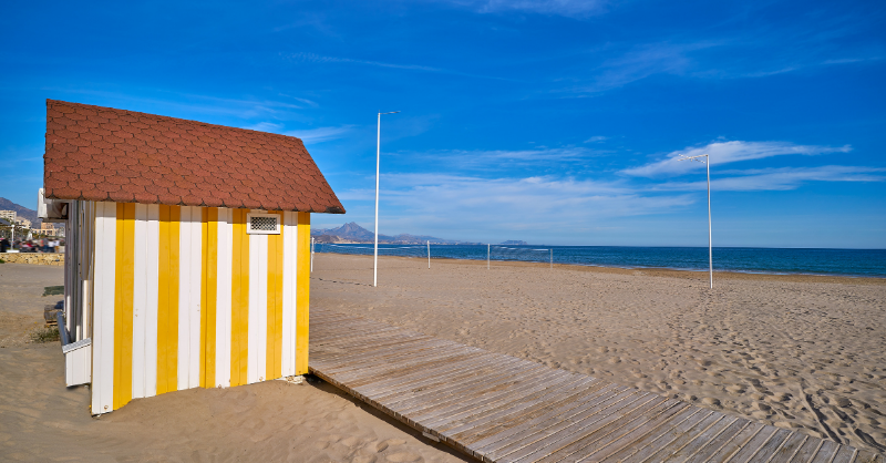 Playa de Muchavista extends from El Campello to San Juan. Kilometre after kilometre of white sand where you can relax with the gentle breeze of the Mediterranean on your face. #MediterraneanLive