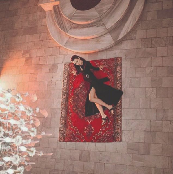 Moda dünyasının genç markalarından Ragibesa, doğanın ve yaşamın enerjisinden ilham alarak tasarladığı İlkbahar – Yaz 2021 Koleksiyonu’yla iddiasını sürdürüyor. Haberin devamı divamagazin.com da