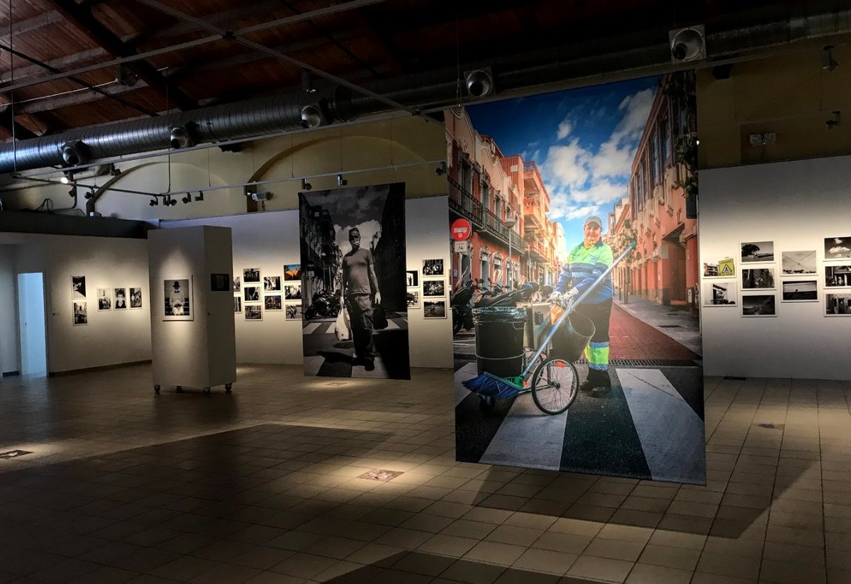 radiodesvern's tweet photo. 📷 #SantJust - L'exposició de Francesc Fàbregas "Sant Just #confinat. Imatges per al record" al MercArt es pot visitar fins al 17 d'abril
Horari: de dimecres a divendres de 18h a 20:30h, dissabtes d'11h a 14:30h
Visites guiades (25 març i 8 abril) a les 18:30h
👉🏽 93.480.95.64 https://t.co/fu9Kb8iGVT