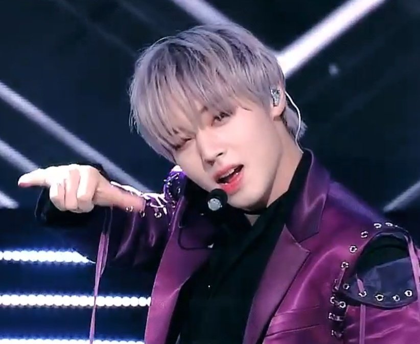 LQ_SAVE's tweet photo. 191215 인기가요                     210324 윙케이드

박지훈의 1년 반이 지난 360 윙크는 더 완벽해졌을뿐.. https://t.co/TfUYZrflCZ