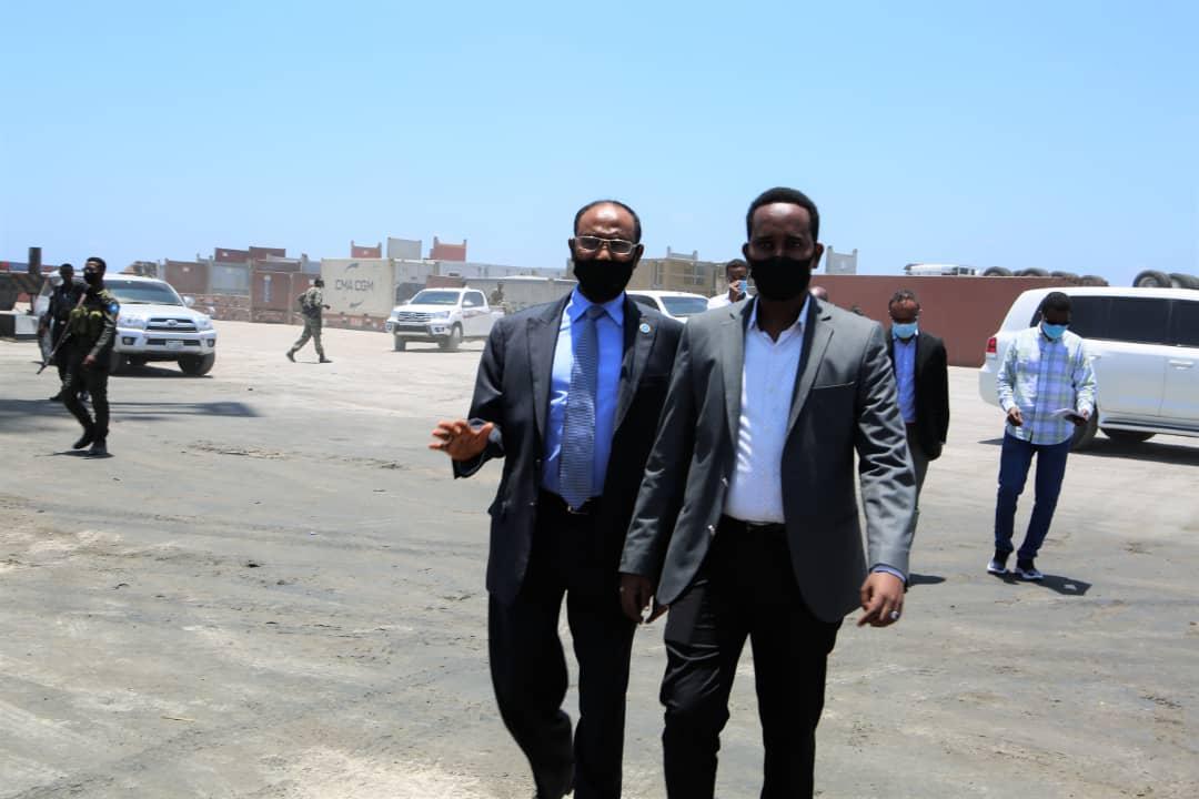 DrBeileh's tweet photo. Today I visited #Mogadishu port to examine revenue mobilisation efforts with @MofSomalia team. Things are going well. Raising domestic revenue while continually improving our customs operations &amp; customer experience is a key priority for #Somalia's economic future. https://t.co/JqWb0i20C7
