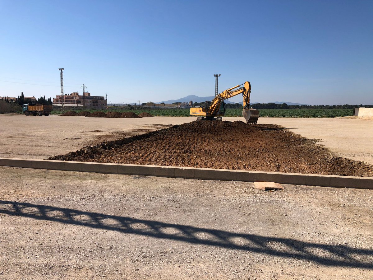 COMENCEN LES OBRES DEL NOU CAMP DE FUTBOL 7 A CAMARLES camarles.cat/comencen-les-o…