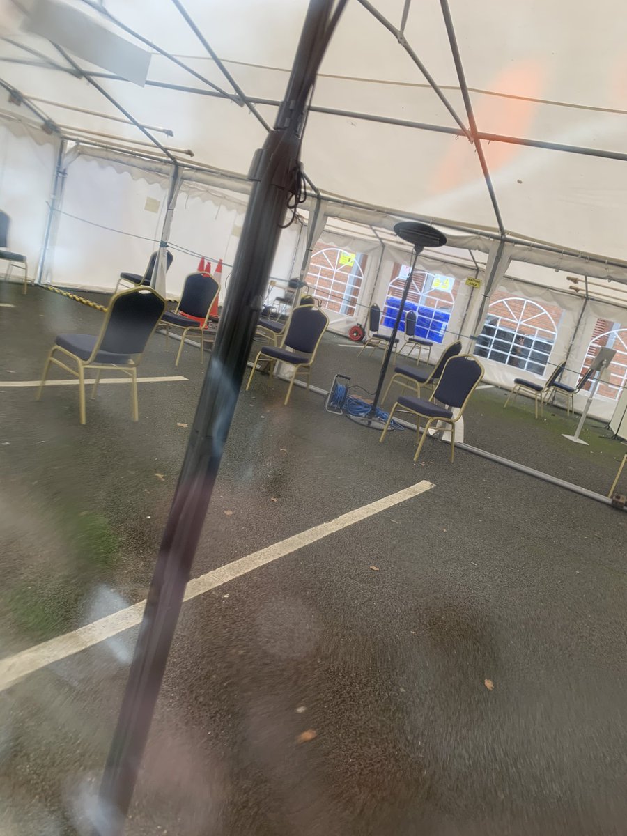 Dave_B24's tweet photo. Ok why does this Irish vaccination centre look like a shite 21st? 😭 https://t.co/mIQ9MSJ516