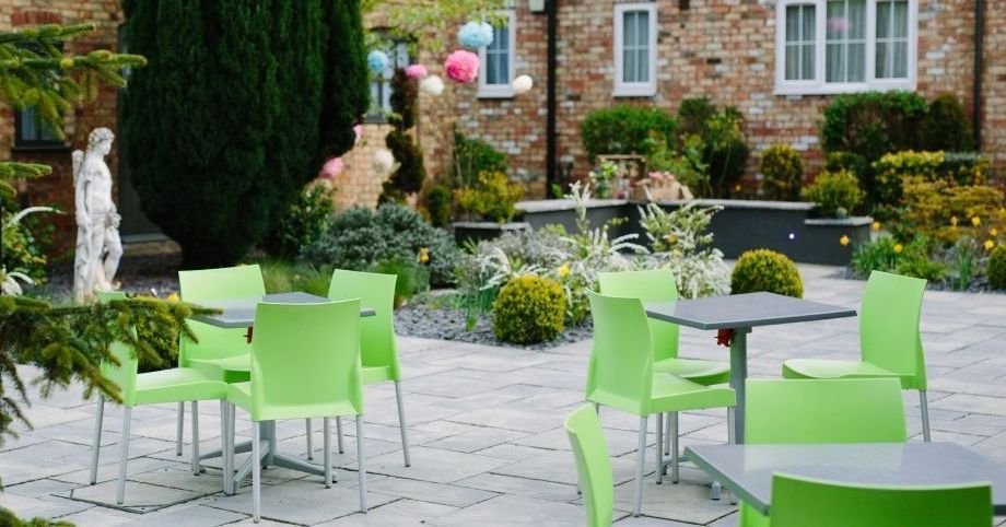 From the 12th April we are serving food in our Courtyard.  Exciting New Menu .
Booking advisable. please call 01469 541010