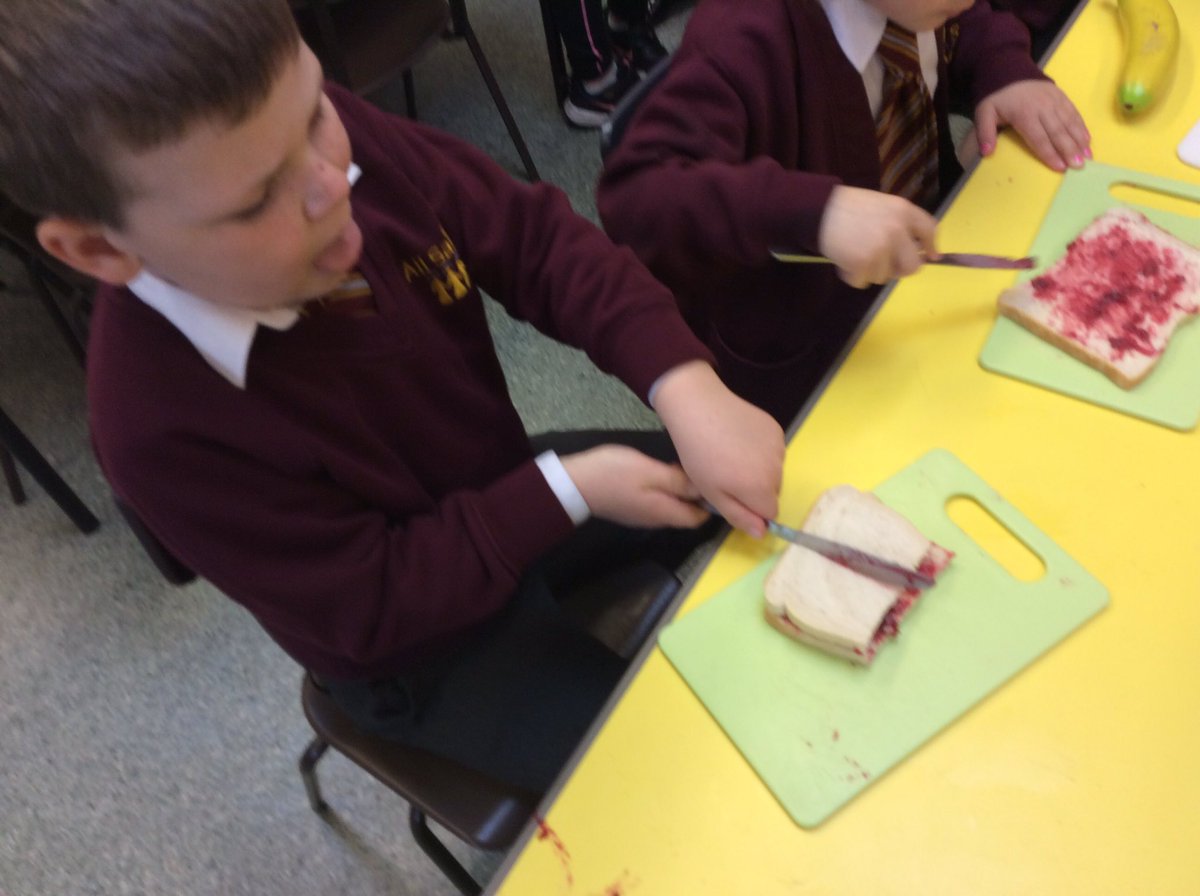 AllSaintsTraff's tweet photo. Year 1 have been busy getting ready for their Teddy Bears picnic this afternoon. Thank you for all your donations #lentenfundraising #sandwichmaking #helpingothers #thinkingofothers ππ«πͺπ https://t.co/w50ZS89Za9