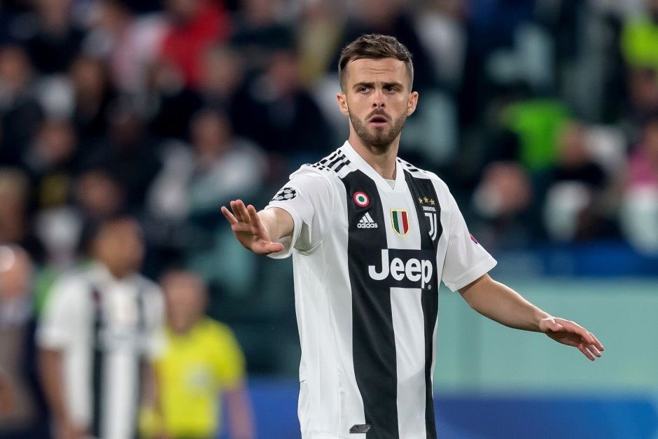 gasipo_opinions's tweet photo. Only Kroos (341) has created more chances from long balls than Pjanic (228) in the last decade 

One of the best midfielders of our generation 🇧🇦 https://t.co/yA9M2Iw2VA
